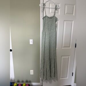 Altar’d State Sage Jumpsuit Floral NWT - Size M - Smoke Free Home - Green/White